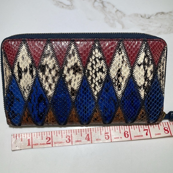 TORY BURCH Taylor Zip
Continental Wallet In Royal Navy
Printed Snake Print - Picture 4 of 7